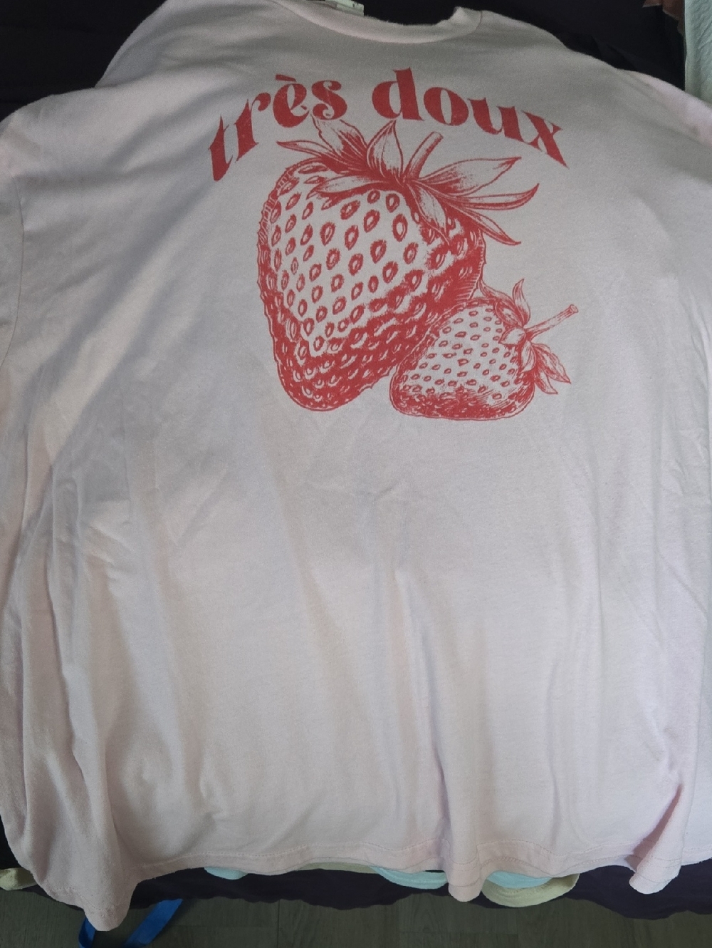 Très Doux Strawberry Graphic Tee - Light Pink
